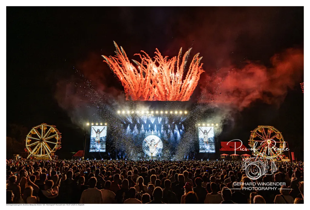Schlagersaengerin Andrea Berg bei Ihrem "20. Heimspiel"-Konzert am 19.07.2025 in Aspach