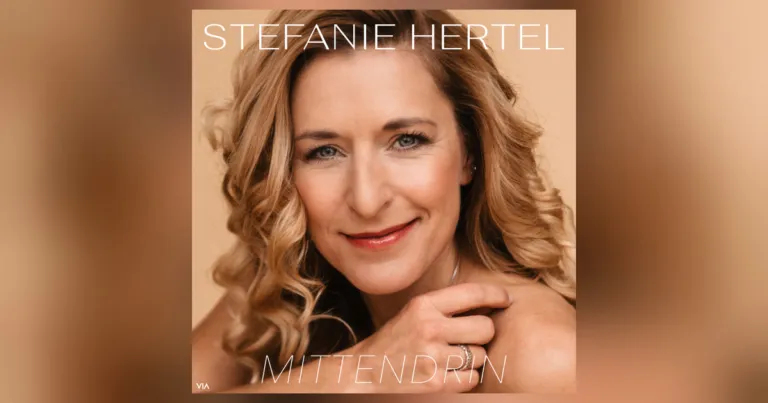 Stefanie Hertel: Mit „Mittendrin“ feiert sie das Leben in all seinen Facetten